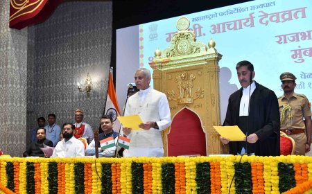 गुजरात राज्याचे राज्यपाल असलेले श्री. आचार्य देवव्रत यांनी महाराष्ट्राच्या राज्यपाल पदाची घेतली शपथ