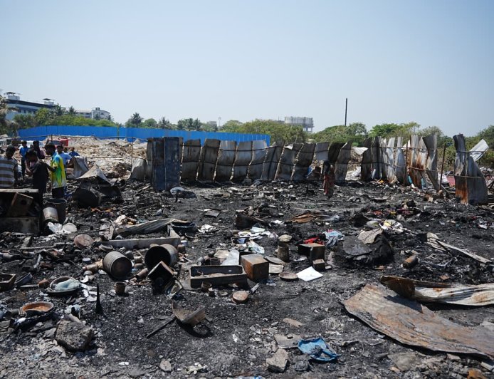 इंद्रलोक अग्नितांडव, प्रशासकीय निष्काळजीपणामुळे तीन निष्पापांचा बळी