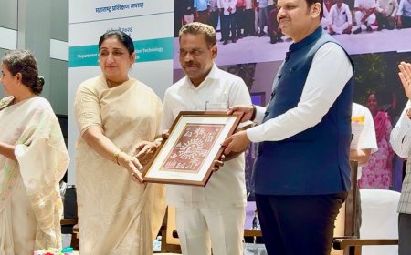 कर्तव्यनिष्ठ अशोक जाधव यांचा मुख्यमंत्री देवेंद्र फडणवीस व उपमुख्यमंत्री सुनेत्रा पवार यांच्या हस्ते सन्मान