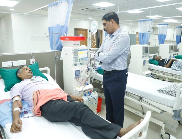 राज्यातील सर्वात मोठ्या 50 बेड्स क्षमतेच्या नमुंमपा डायलिसीस सेंटरची आयुक्त डॉ.कैलास शिंदे यांनी केली पाहणी