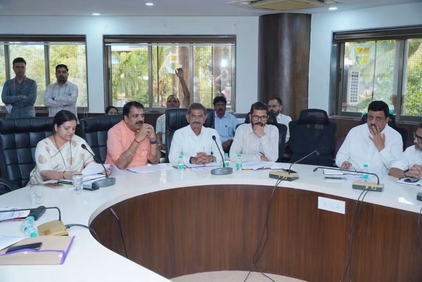 महापौर डिंपल विनोद मेहता यांच्या अध्यक्षतेखाली मनपा कार्यालयात महत्त्वपूर्ण बैठक संपन्न